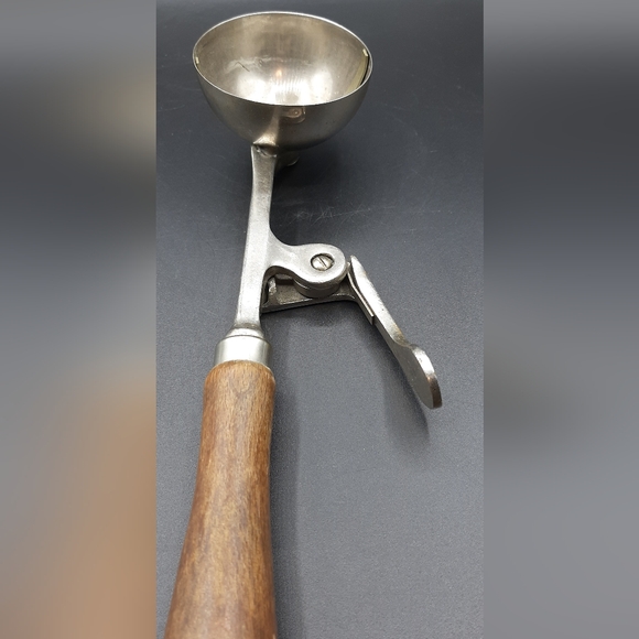 Antique Q & E Specialty Co. #10 Ice Cream Scoop Erie, PA Pat. 1908 Wooden Handle - Picture 5 of 6